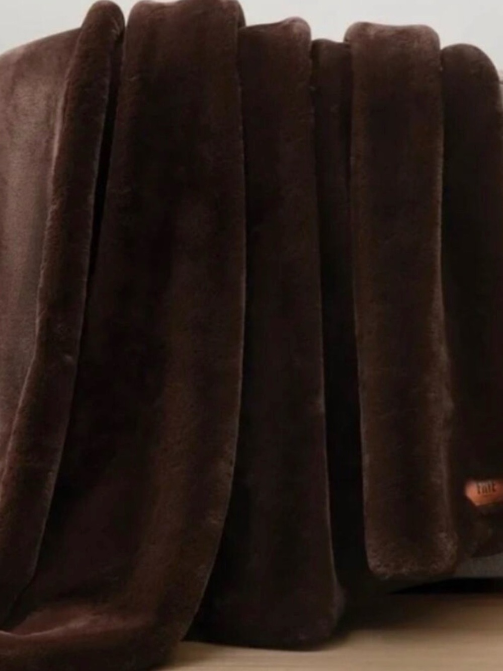 FRYE Luxe Faux Fur Throw Blanket Brown